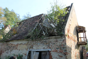 Dvůr Alinkov, Scheune (rechts vom Eingang)