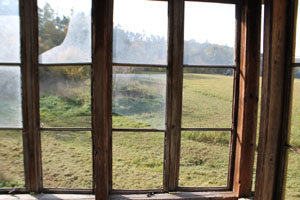 Dvůr Alinkov, Wohnhaus, Ausblick auf das Feld