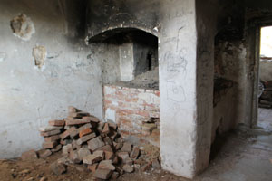 Dvůr Alinkov, Wohnhaus, alte gemauerte Feuerstelle