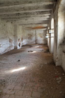 Dvur Alinkov, Wohnhaus, Refektorium (vorderer Raumbereich) und Versammlungsraum (hinterer Raumbereich)