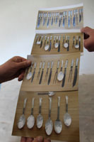 Dvůr Alinkov, Fotos vom Perlmutt-Besteck