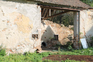 Dvůr Alinkov, Blick von auen auf die ehemalige Bierbrauerei