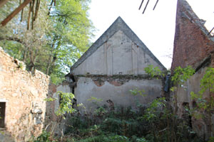 Dvur Alinkov, Blick auf den verfallenen Teil der ehemaligen Bierbrauerei