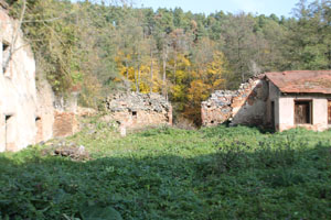 Dvůr Alinkov, Blick zum Flusszugang
