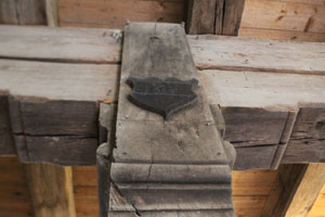 Cermkovice, Mhle mit Jahreszahl 1612 auf Holzbalken im Wohnzimmer