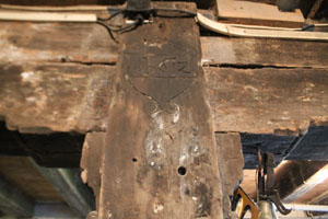 Cermkovice, Mhle mit Jahreszahl 1612 auf Holzbalken im Obstkeller (frherer Mahlraum)