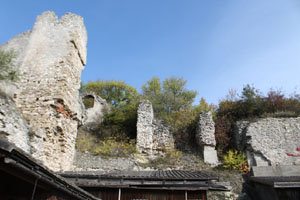 Burgruine Falkenstein, uerer Burghof