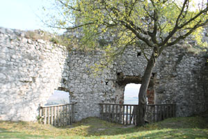 Burgruine Falkenstein, innerer Burghof