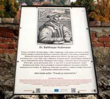 Schloss Mikulov (Nikolsburg), Gedenktafel von Baltasar Hubmaier